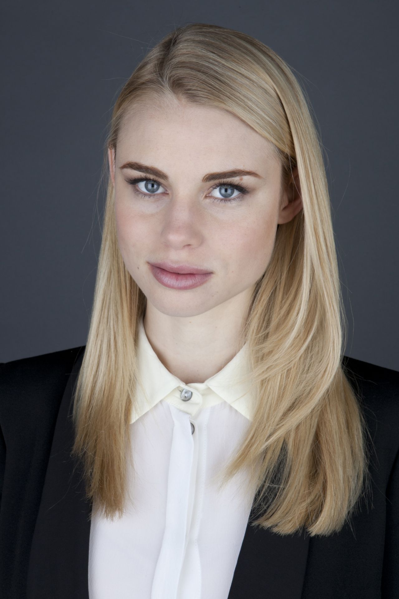 VAMPIRE ACADEMY Cast Portraits - Lucy Fry, Zoey Deutch and ...